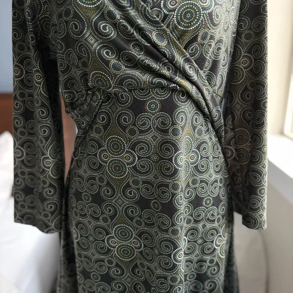 Prana Black & Green Patterned Long Sleeve Wrap Style V-Neck 3/4 Sleeve Dress - Picture 9 of 16